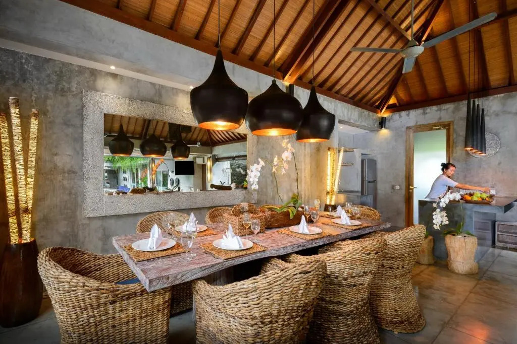 Lavish 5 Bed, Sleeps 10, Butler, Daily Breakfast