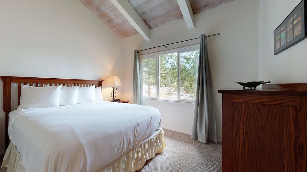 Chateau Sierra #41 3 Bedrooms 2 Bathrooms Condo