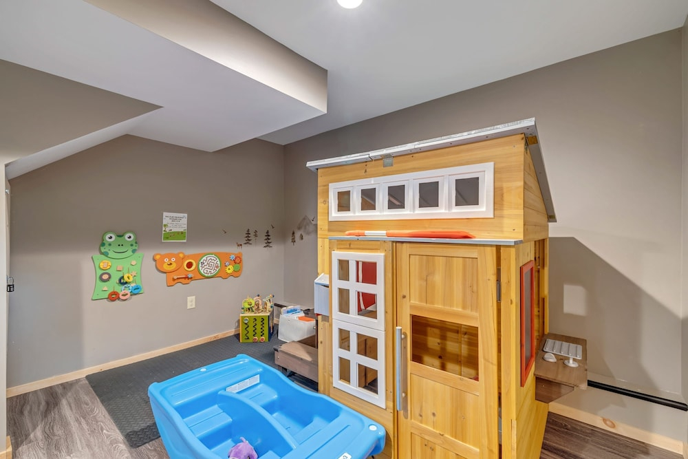 Waterfront Family Getaway w Hot Tub Game Room