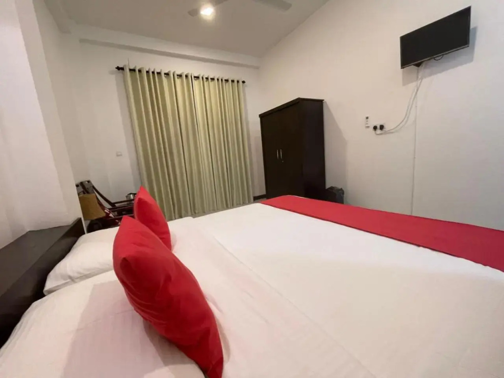 Hikka Holiday Inn