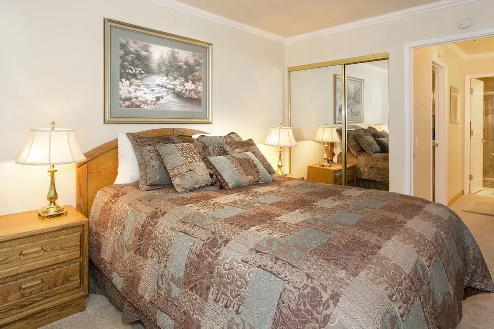 St Anton Wooded View 1-Bedroom Condos with Complimentary Hot Drinks