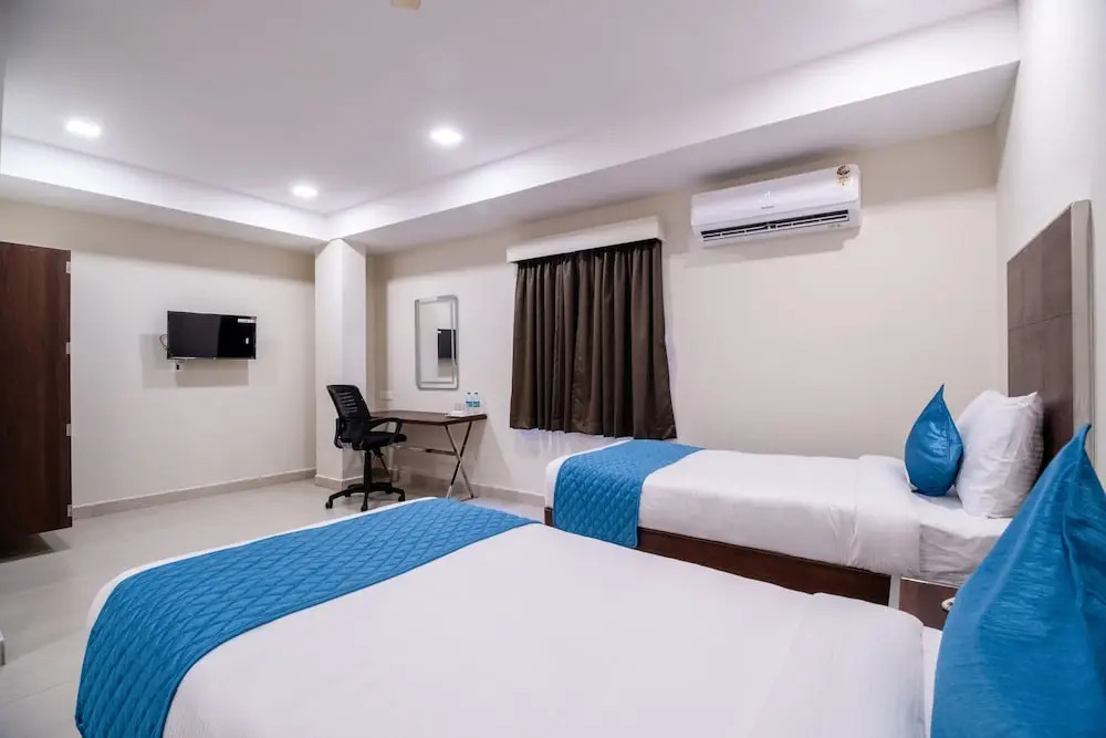 Monday Hotels Swarnas The Capital