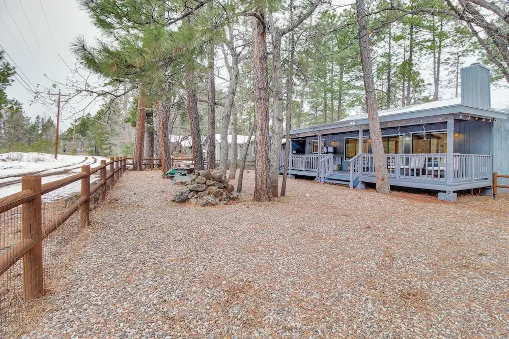Near Hiking & Golfing: Pinetop Home w/ Deck!