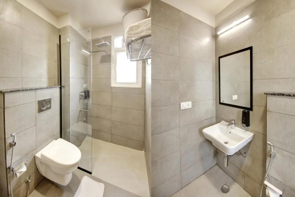 Saltstayz Select - Golf Course Road & Sector 27