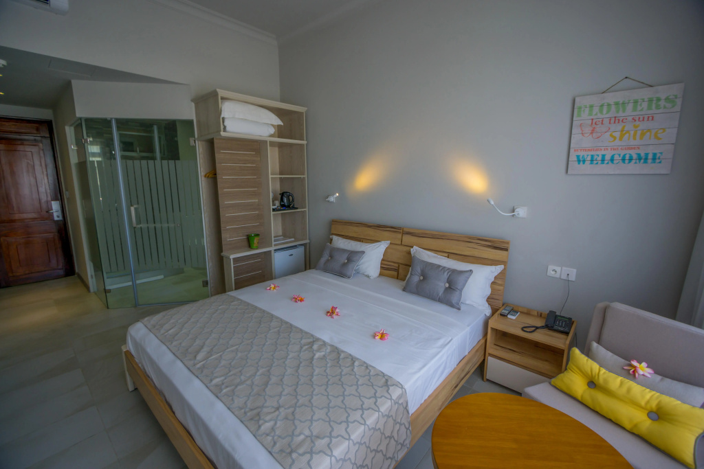 Le Peninsula Bay Beach Resort & Spa