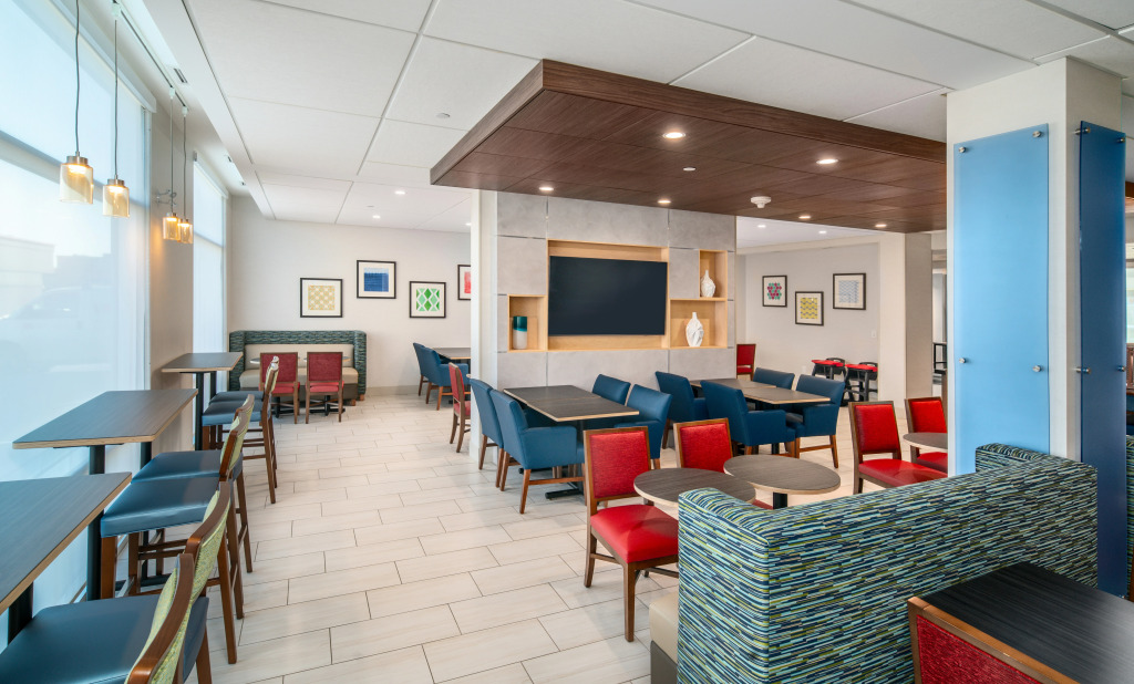 Holiday Inn Express & Suites - Brandon by IHG