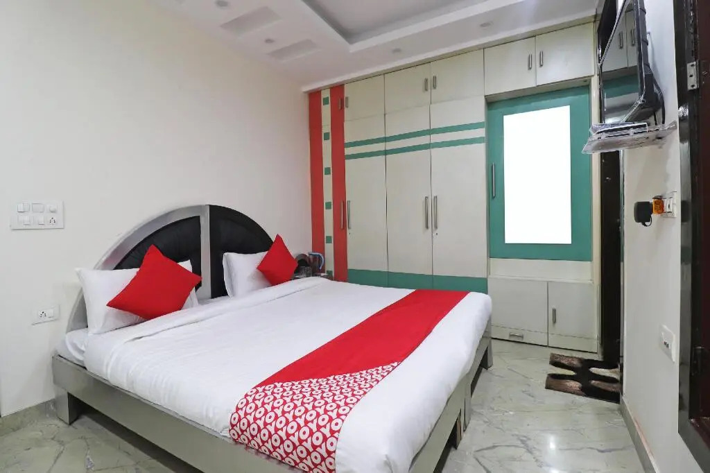 Superb Stay by OYO Rooms
