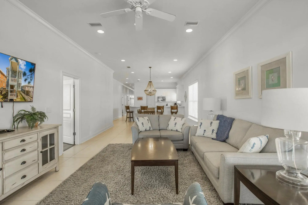 North Floor Pet-friendly Duplex on Little Lagoon