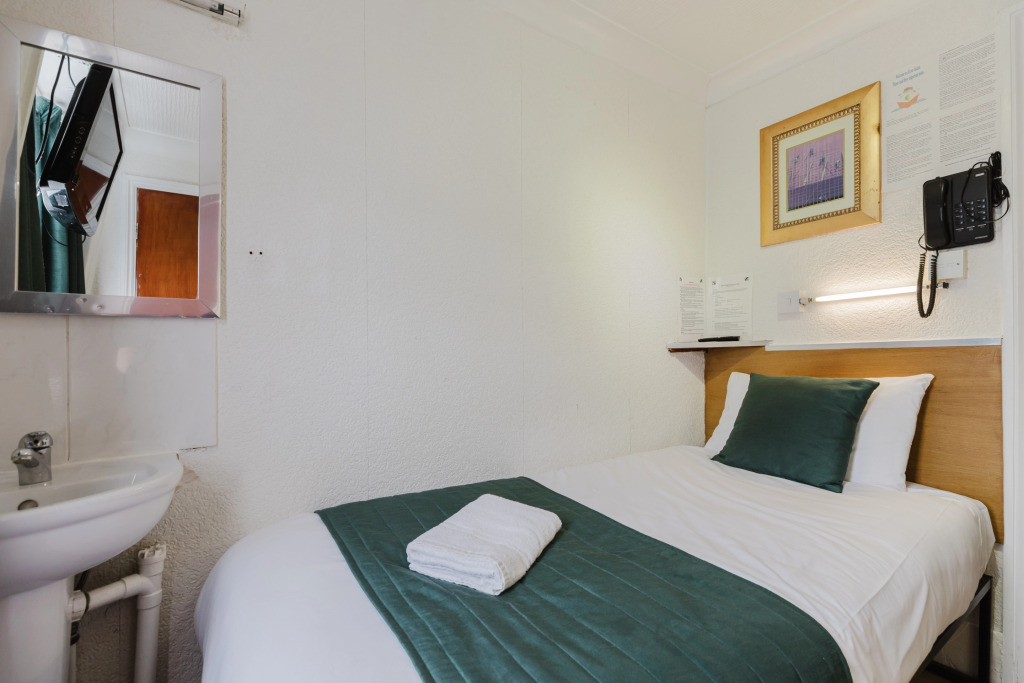 Falcon Hotel
