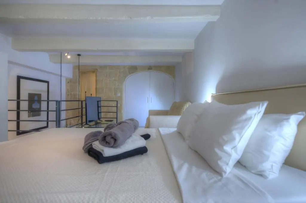 Cute and modern duplex apartment in ideal location RCAS1-1