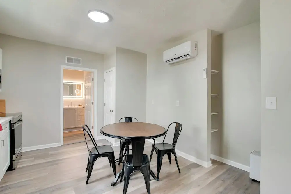 Hilltopper Convenience: Modern Duplex Near WKU