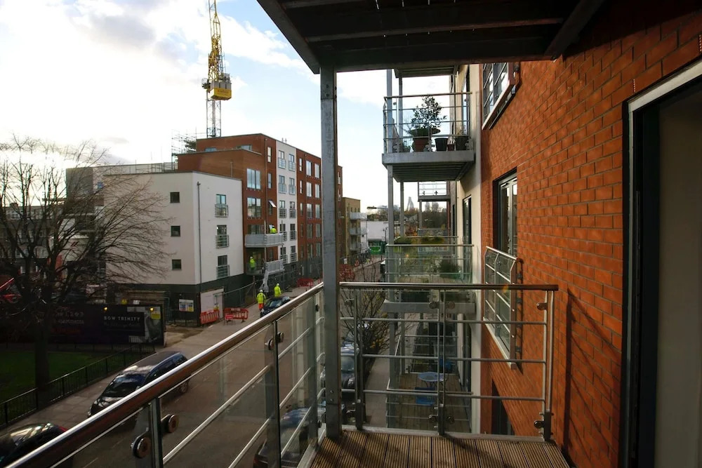 Homely 2 Bedroom Apartment in Bow