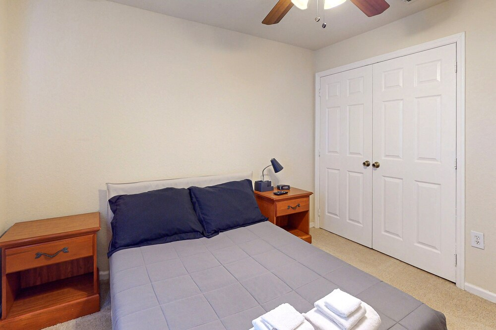 Updated Retreat With Pool Access, W/d, AC, & Patio - Close to Disney Parks