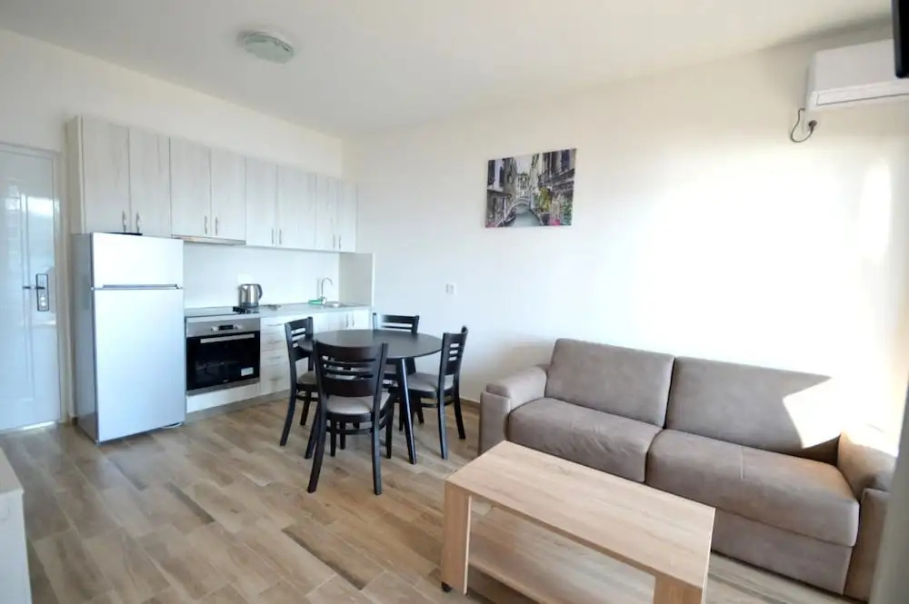 Isidora Apartments
