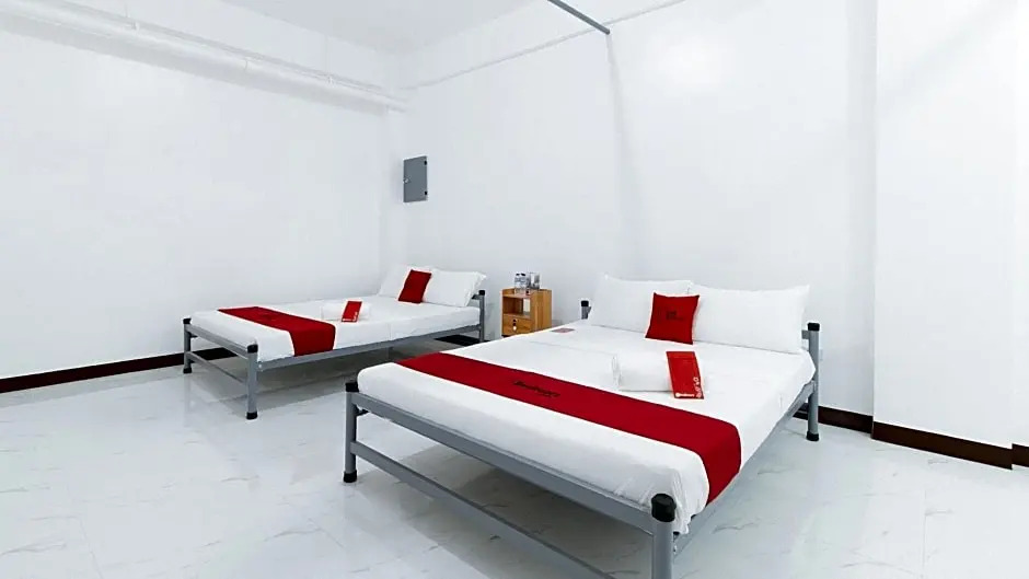 RedDoorz @ Don Martie Beach House Naic Cavite