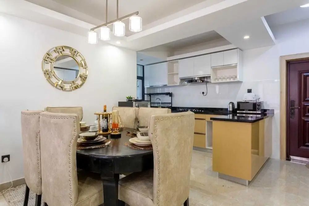 Stay.Plus Splash of Glam Lavington