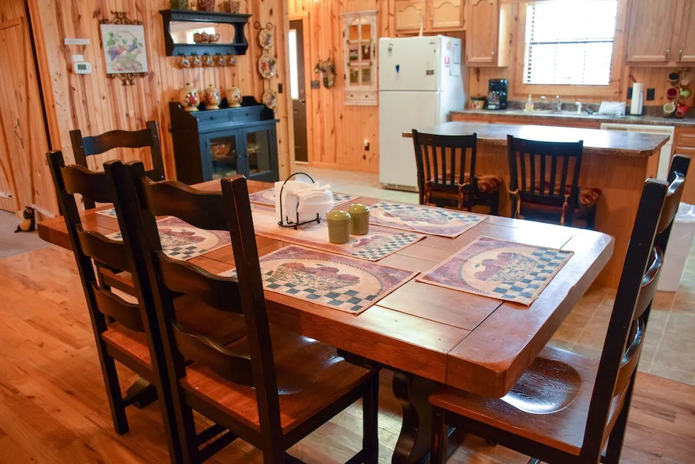 WEEKS WORTH - 3 Br Cabin