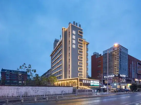 Eye Hotel