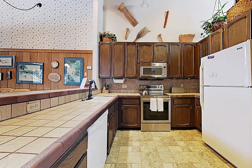 Chateau Sans Nom #11 W/ Indoor Pool, Spa & Sauna 4 Bedroom Condo