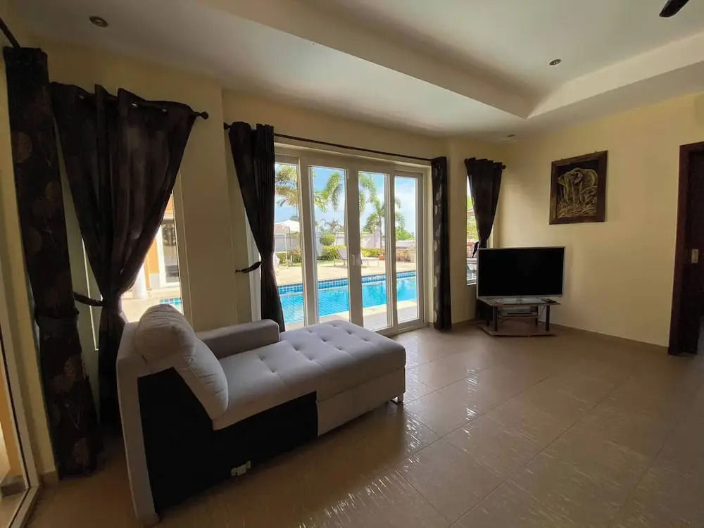 Tropical Luxury 4BR Pool Villa w Game Area
