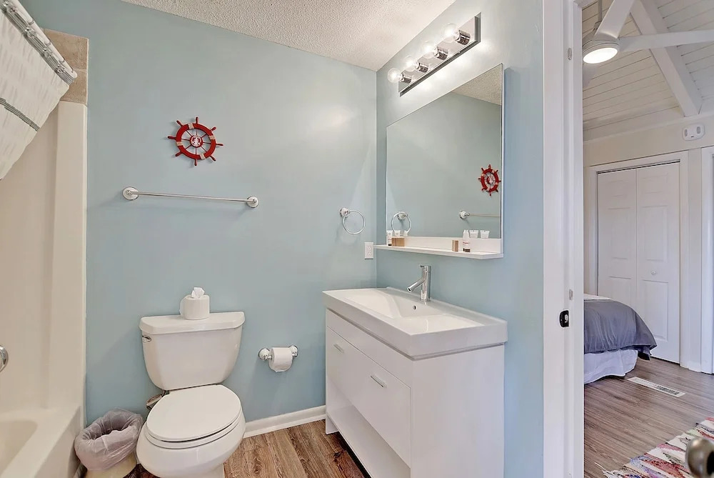 Updated Seabrook Villa -- Near Beach & Pool! Villa