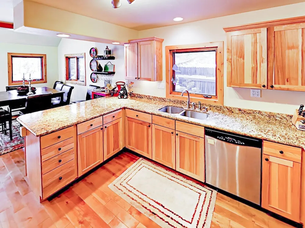 505 S 2nd - 5 Br Home