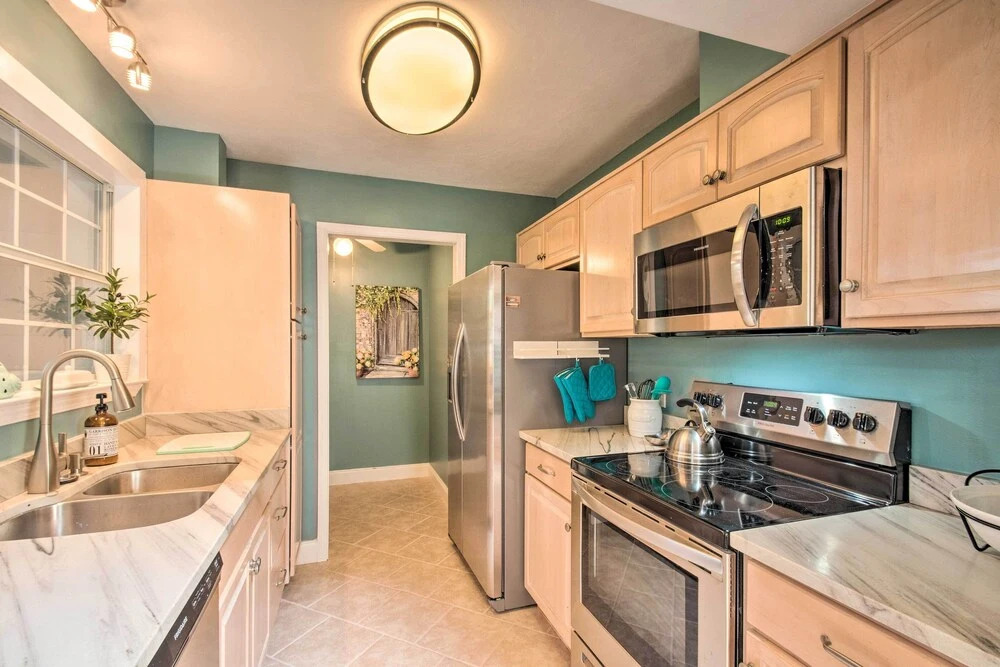 Pet-friendly A-frame Retreat Near Dtwn + Beaches!