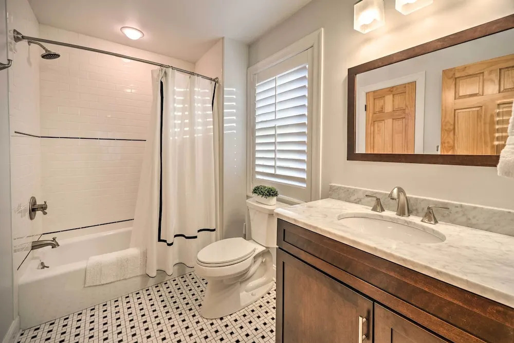 Walk to Belmont Stakes! Retreat w/ Game Room & Gym