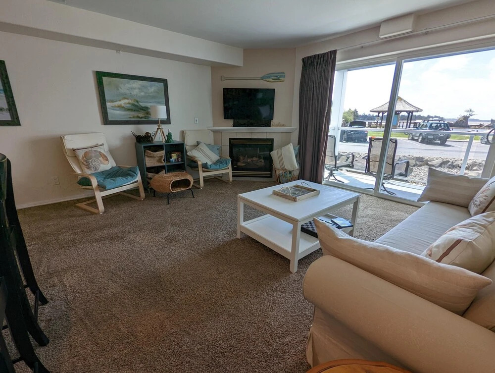 Waters Edge 103