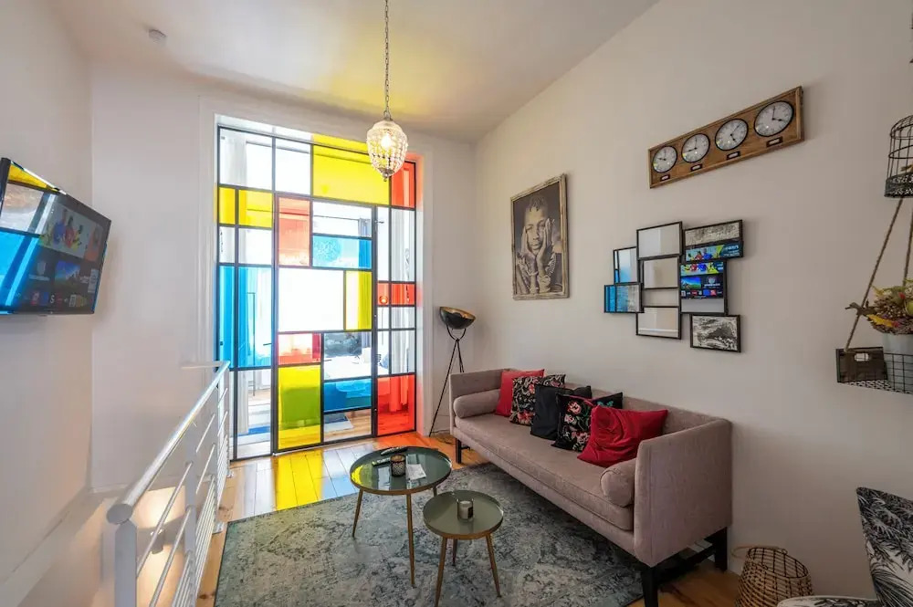 Stylish 3 Bd 3 Bath Duplex In Brussels