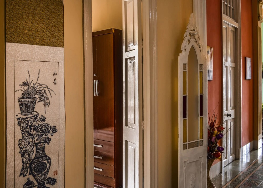 Hostal Balcones 3, Knocking on Cuba