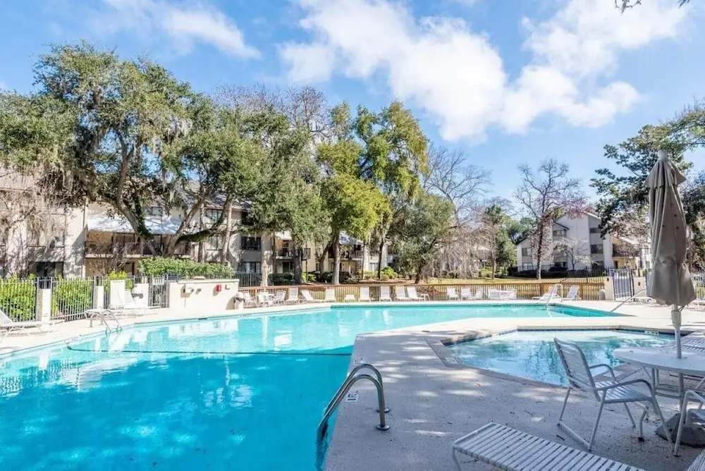 Serene 2br Retreat At Springwood Villas, Hh Island 2 Bedroom Townhouse by Redawning