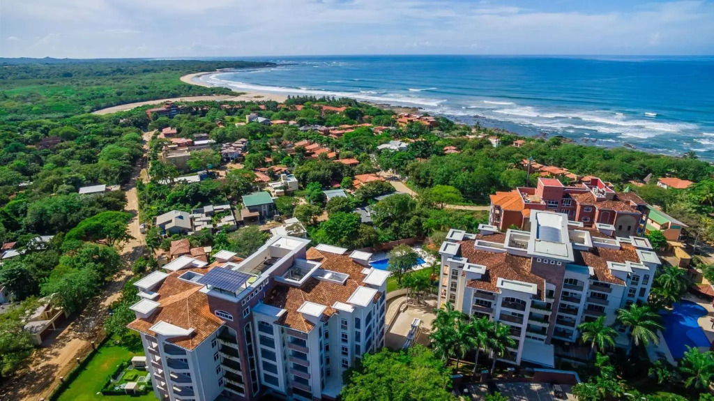Tropical Luxury 2Bdr condo - Pool view - At the Beach