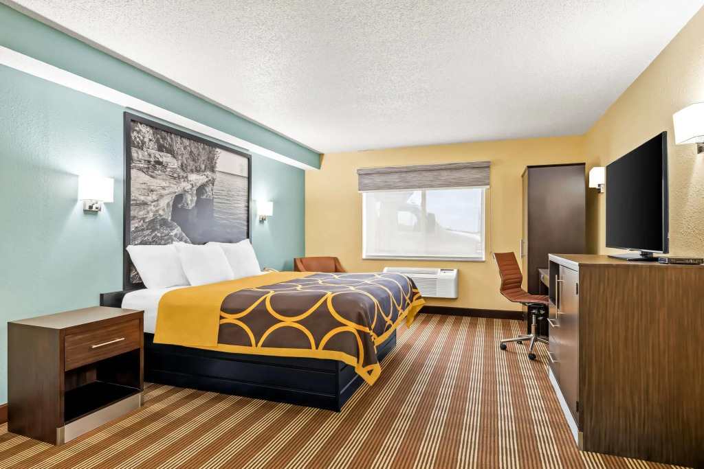 Super 8 by Wyndham Osseo WI