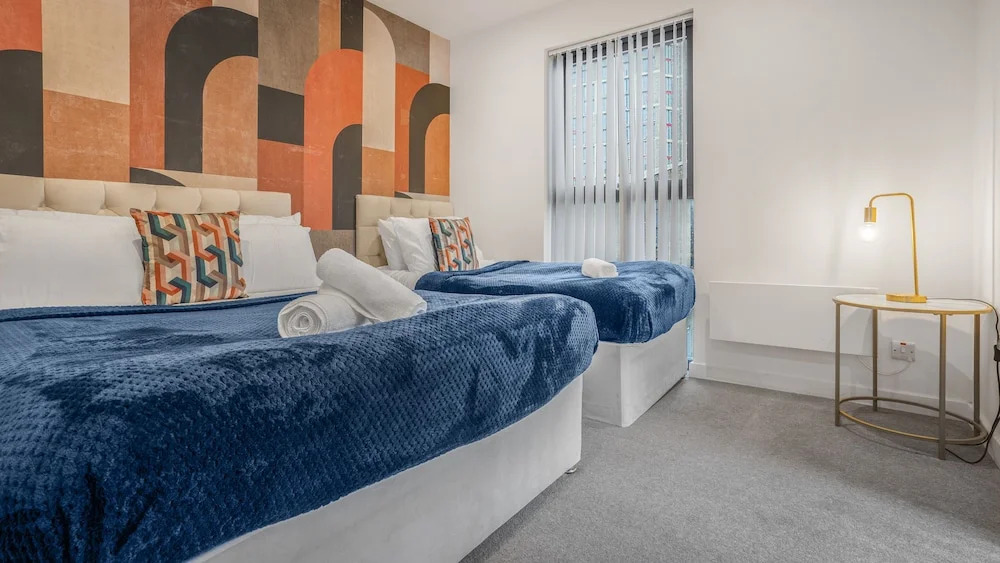 2 Bed Apt Sleeps 7 - Arcade Machine, Wifi, Central
