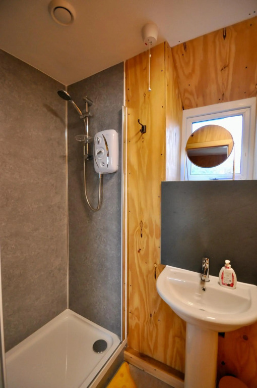 Luxurious underfloor heated Yurt with Hot tub
