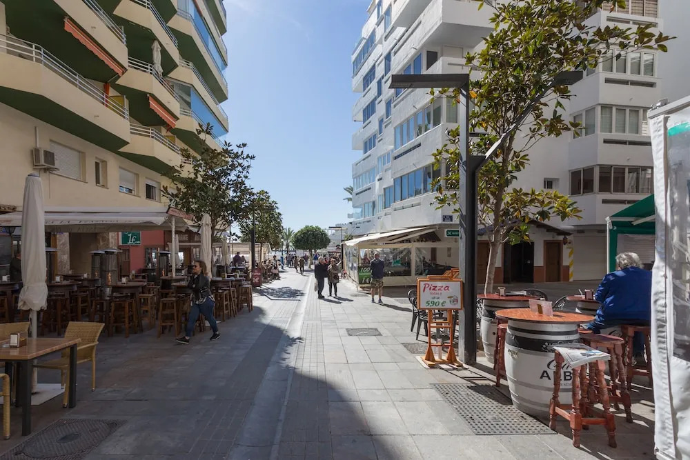 2º MTR - Marbella Temporary Rent 3 bedrooms Av del Mar