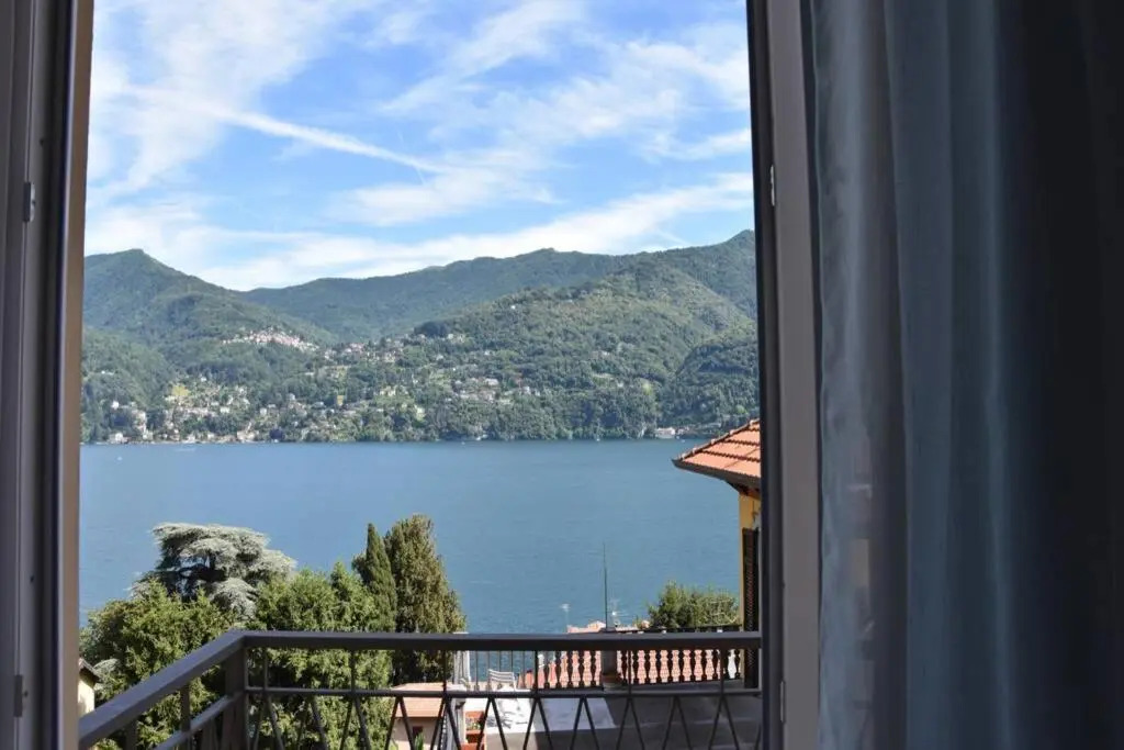 La Resilienza, apartment with view, Carate Urio