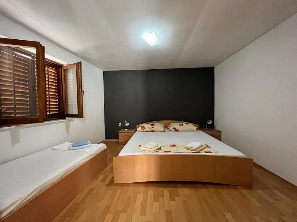 Apartments Leut