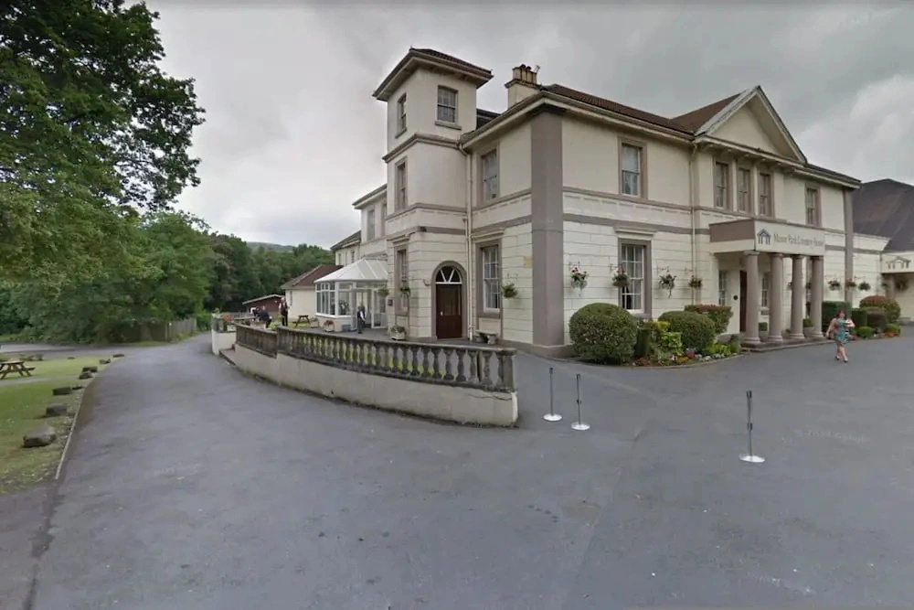 Room 1 Manor Park Country House in Swansea
