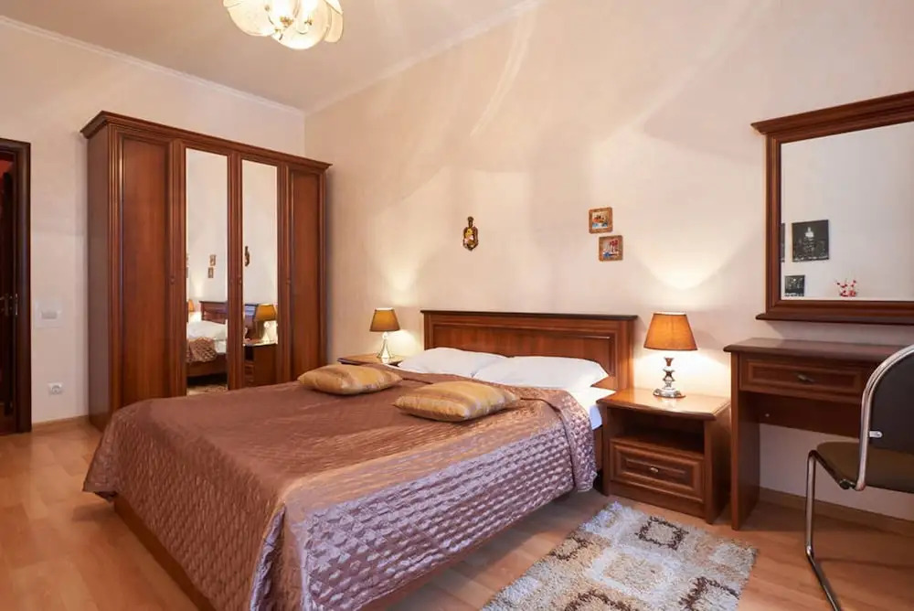 Апартаменты Home-Hotel, ул. Шелковичная, 13-2