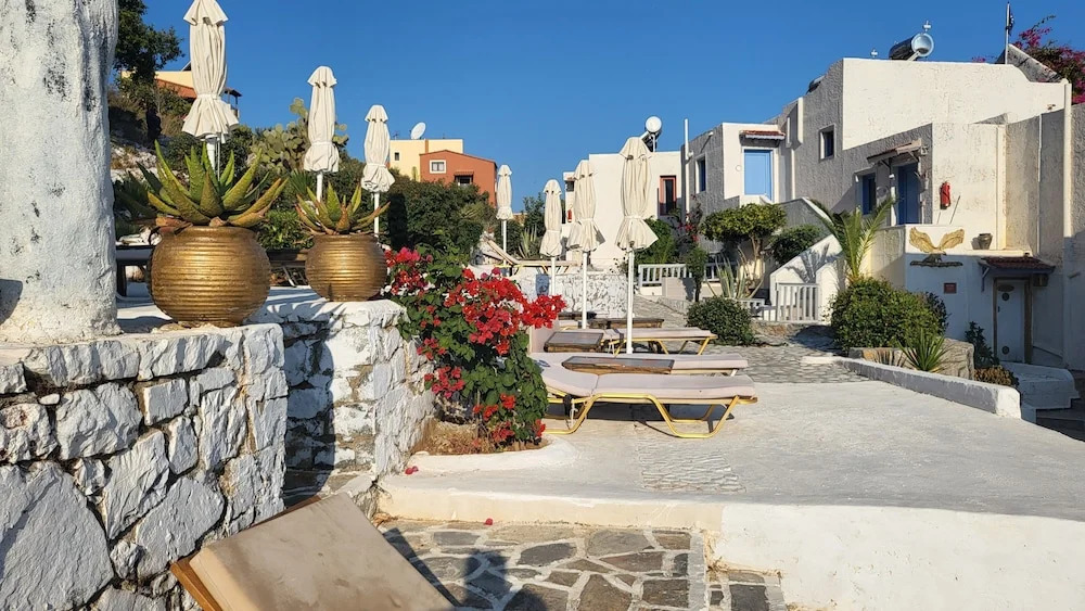 One Private Studio with stunning full sea view, shared pool and Ac
