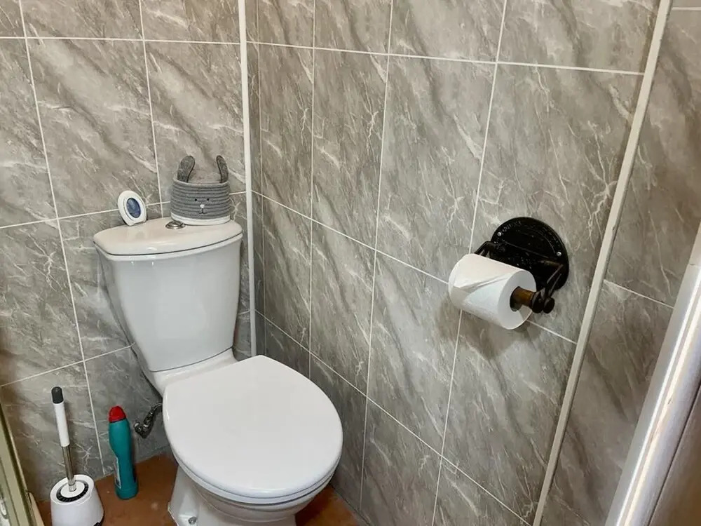 1 Bedroom Cabin Sleeps 2, Private Garden, Wifi