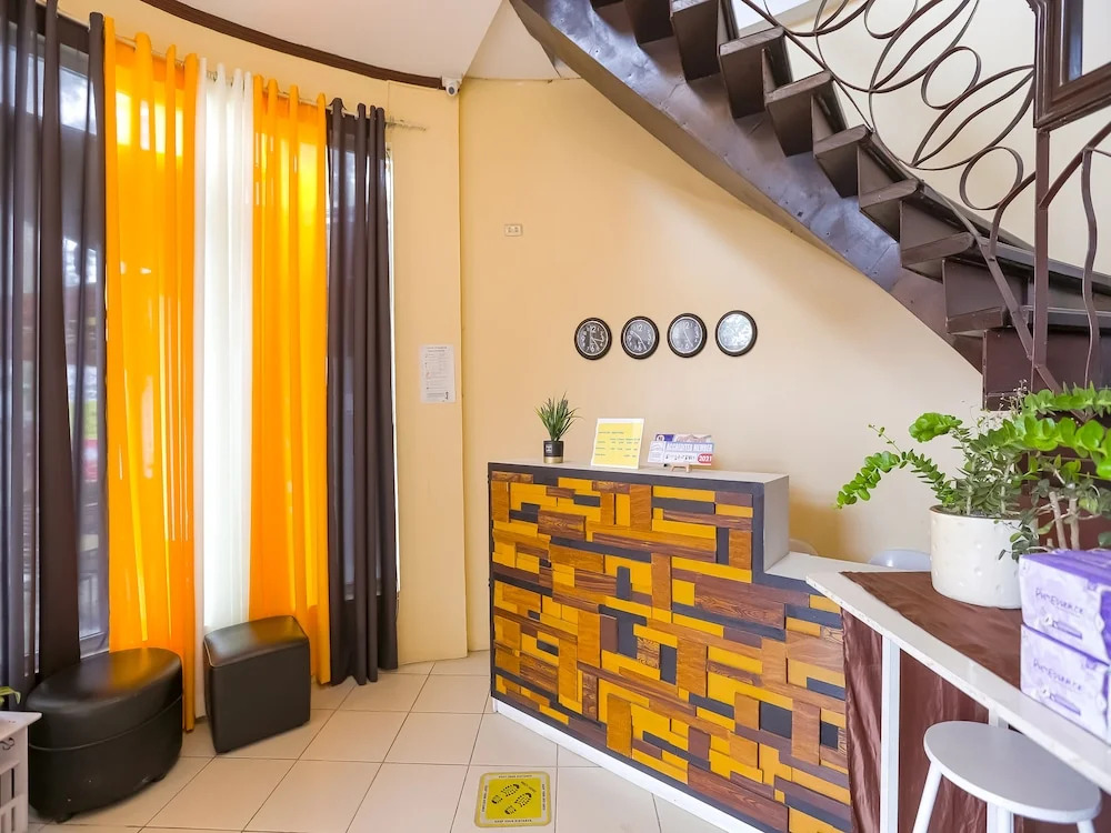 OYO 759 Royal South Garden Suites