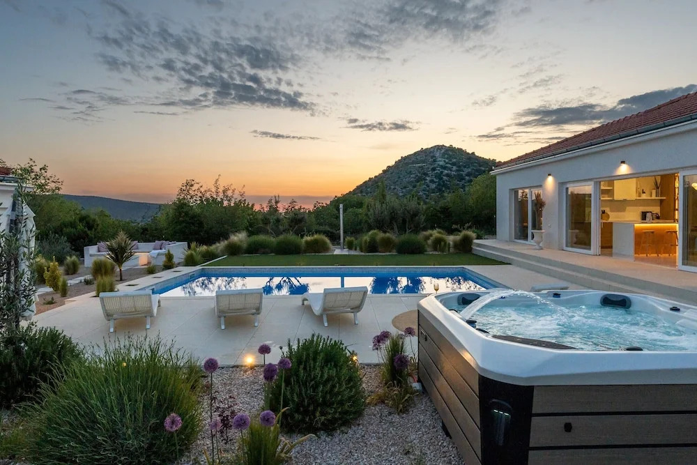 Villa Nebesi