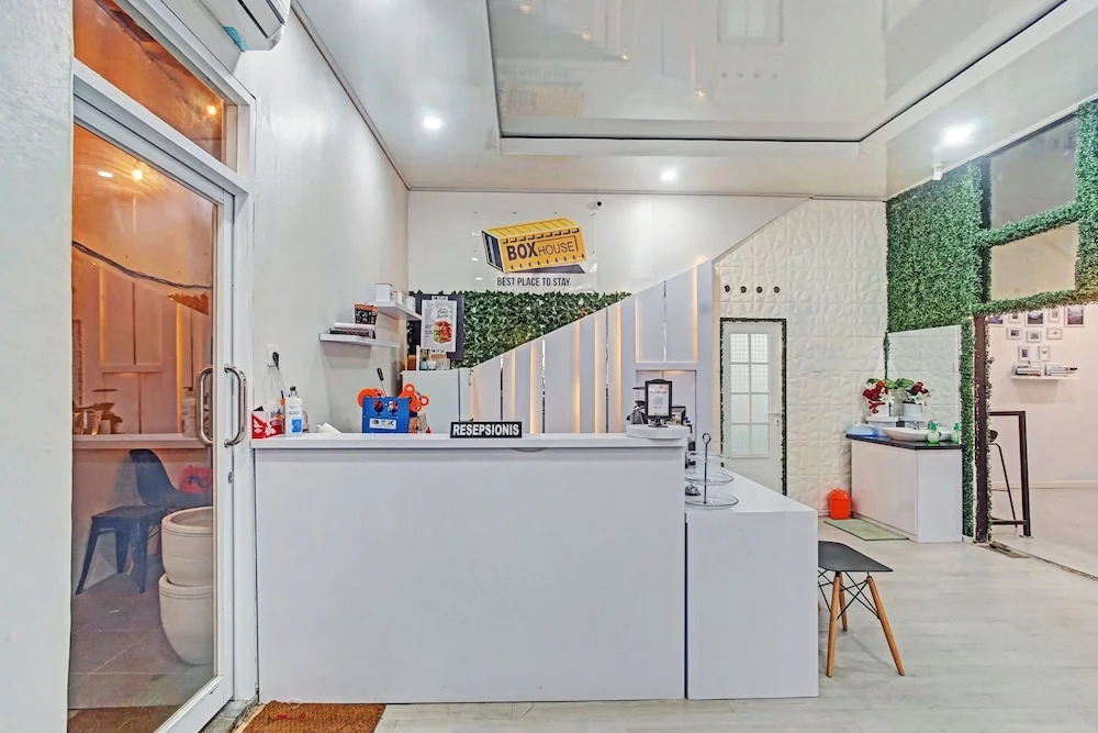 Box House by OYO Rooms