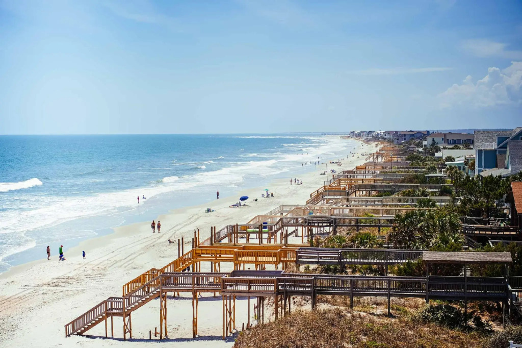 The Oceanfront Litchfield Inn 251