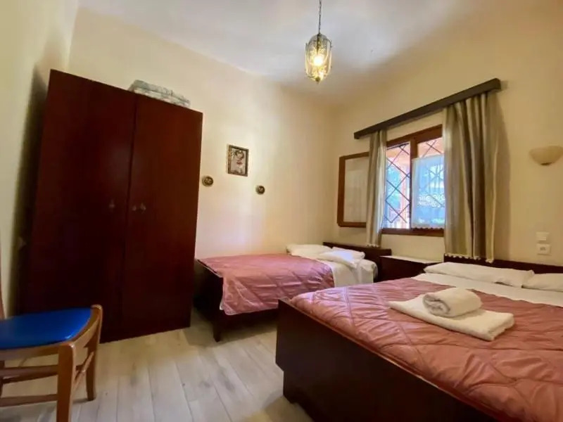 Menelaos Apartments