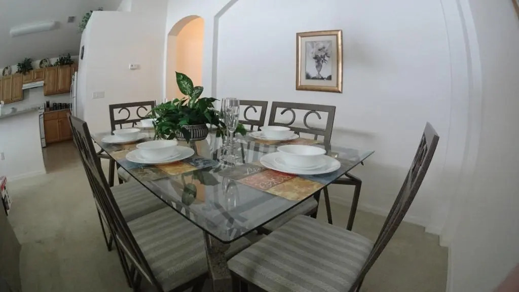 916 Balmoral Dr. 4 Bedrooms, 3 Bathrooms