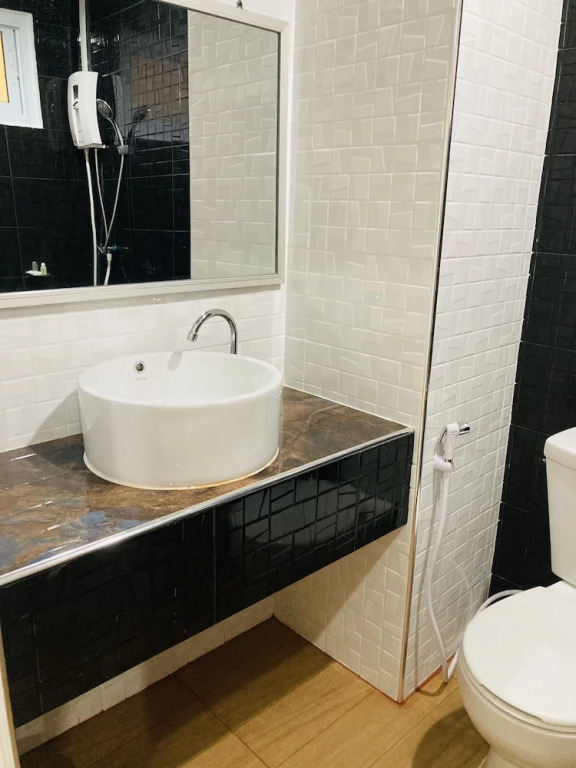 Thawat Hotel
